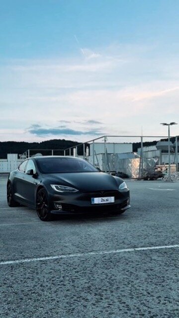Tesla Model S bočni profil