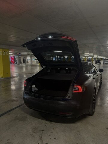 Tesla Model S prtljažnik